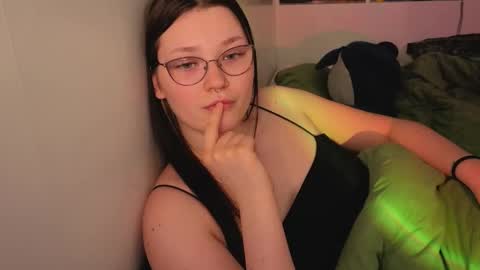 Snapshot of milliedoll chatting on 13, 11, 2025 Millie online show from 13, 11, 2025