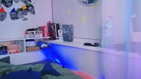 Snapshot of milliedoll chatting on 19, 11, 2025 Millie online show from 19, 11, 2025