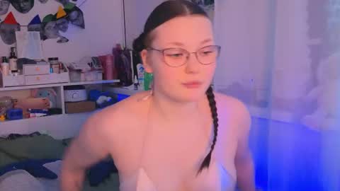 Snapshot of milliedoll chatting on 21, 11, 2025 Millie online show from 21, 11, 2025