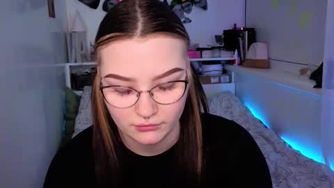 Snapshot of milliedoll chatting on 24, 11, 2025 Millie online show from 24, 11, 2025