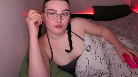 Snapshot of milliedoll chatting on 25, 11, 2025 Millie online show from 25, 11, 2025