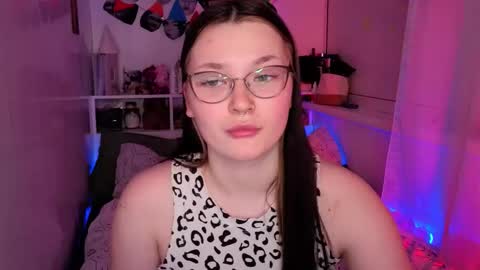 Snapshot of milliedoll chatting on 26, 11, 2025 Millie online show from 26, 11, 2025