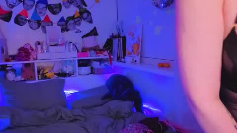 Snapshot of milliedoll chatting on 18, 12, 2025 Millie online show from 18, 12, 2025