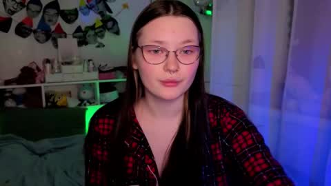 Snapshot of milliedoll chatting on 22, 12, 2025 Millie online show from 22, 12, 2025