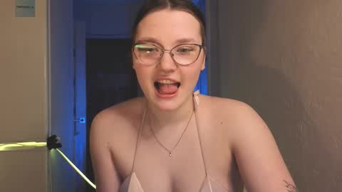 Snapshot of milliedoll chatting on 5, 2, 2026 Millie online show from 5, 2, 2026