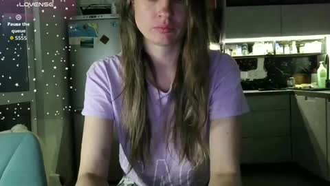 milly_browski online show from 30, 4, 2026