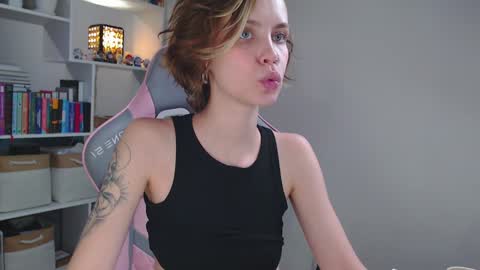 Snapshot of milly_ross23 chatting on 9, 12, 2024 Milly online show from 9, 12, 2024