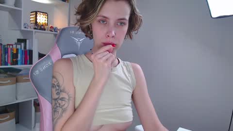 Snapshot of milly_ross23 chatting on 12, 12, 2024 Milly online show from 12, 12, 2024