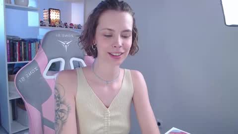 Snapshot of milly_ross23 chatting on 24, 2, 2025 Milly online show from 24, 2, 2025