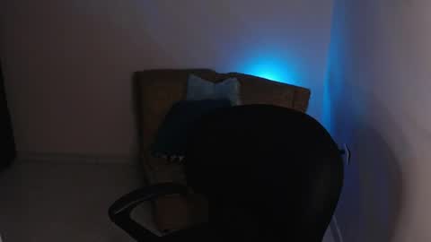 Snapshot of millyx_ chatting on 30, 5, 2026 Emily online show from 30, 5, 2026