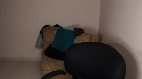 Snapshot of millyx_ chatting on 28, 6, 2026 Emily online show from 28, 6, 2026