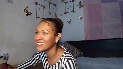 Snapshot of milu_curly chatting on 18, 10, 2025 Milu online show from 18, 10, 2025