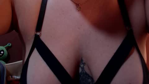 Milu Wallace  online show from 1, 3, 2026