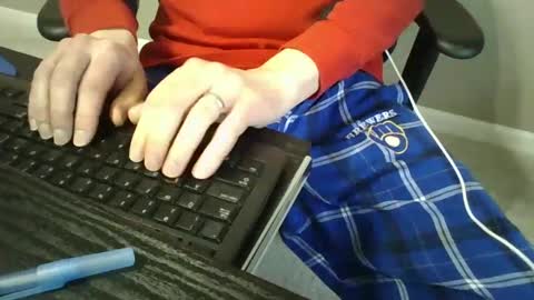 Snapshot of milwaukeebadger24 chatting on 28, 2, 2025 milwaukeebadger24 online show from 28, 2, 2025