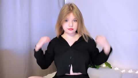 hi Im Mina  online show from 9, 3, 2025