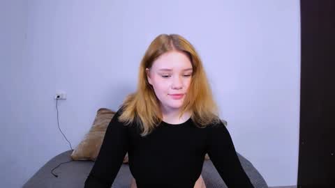 hi Im Mina  online show from 13, 10, 2025