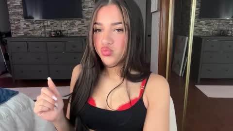 Snapshot of minahoneyy38 chatting on 5, 2, 2026 Mina online show from 5, 2, 2026