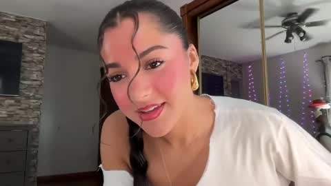 Snapshot of minahoneyy38 chatting on 18, 3, 2026 Mina online show from 18, 3, 2026