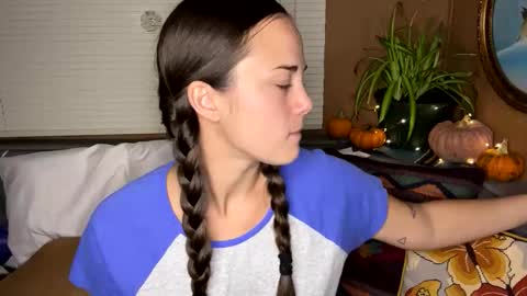 Snapshot of minimaggie chatting on 18, 10, 2025 minimaggie online show from 18, 10, 2025