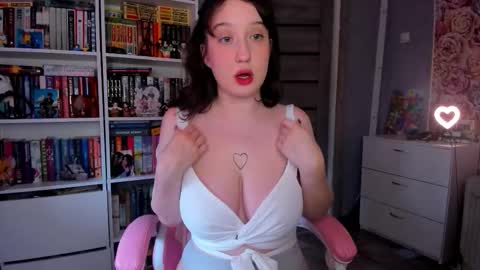 Snapshot of minionkaaa chatting on 11, 10, 2025 Ariana online show from 11, 10, 2025