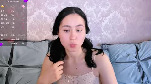 Snapshot of minniiemile chatting on 6, 11, 2025 Minnie online show from 6, 11, 2025