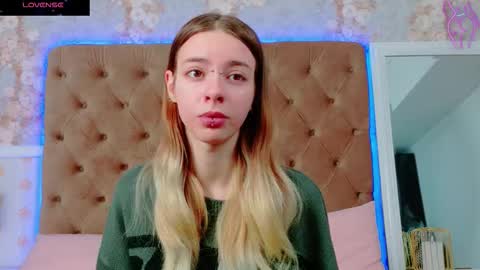 mira_lynxx online show from 27, 10, 2025