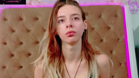 mira_lynxx online show from 13, 11, 2025