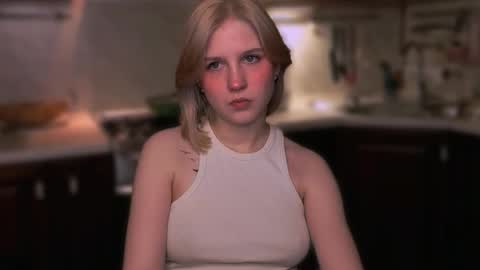 Snapshot of mirrameow chatting on 11, 11, 2025 Mira online show from 11, 11, 2025