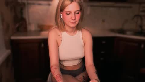 Snapshot of mirrameow chatting on 21, 11, 2025 Mira online show from 21, 11, 2025