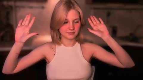 Snapshot of mirrameow chatting on 22, 11, 2025 Mira online show from 22, 11, 2025