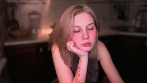 Snapshot of mirrameow chatting on 27, 11, 2025 Mira online show from 27, 11, 2025