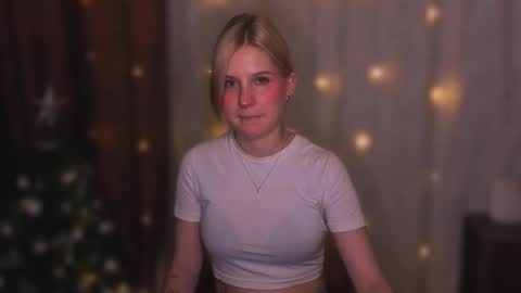 Snapshot of mirrameow chatting on 3, 12, 2025 Mira online show from 3, 12, 2025