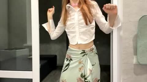 Snapshot of mishahartwigsen chatting on 8, 9, 2025 Molly online show from 8, 9, 2025