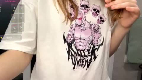 Snapshot of mishahartwigsen chatting on 11, 9, 2025 Molly online show from 11, 9, 2025