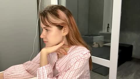 Snapshot of mishahartwigsen chatting on 12, 9, 2025 Molly online show from 12, 9, 2025