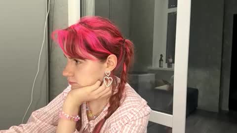 Snapshot of mishahartwigsen chatting on 14, 9, 2025 Molly online show from 14, 9, 2025