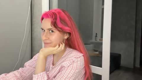 Snapshot of mishahartwigsen chatting on 18, 9, 2025 Molly online show from 18, 9, 2025