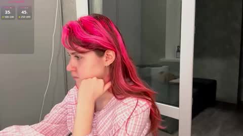 Snapshot of mishahartwigsen chatting on 26, 9, 2025 Molly online show from 26, 9, 2025