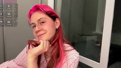 Snapshot of mishahartwigsen chatting on 28, 9, 2025 Molly online show from 28, 9, 2025