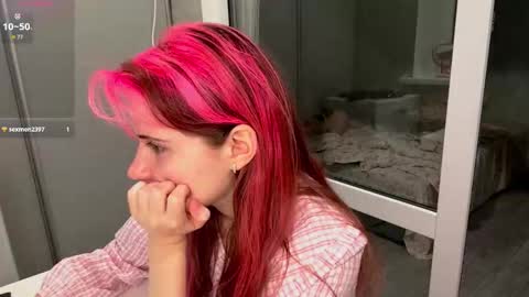 Snapshot of mishahartwigsen chatting on 1, 10, 2025 Molly online show from 1, 10, 2025