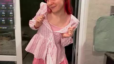 Snapshot of mishahartwigsen chatting on 4, 10, 2025 Molly online show from 4, 10, 2025