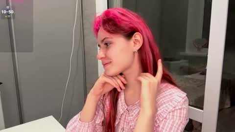 Snapshot of mishahartwigsen chatting on 5, 10, 2025 Molly online show from 5, 10, 2025