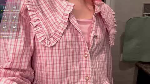 Snapshot of mishahartwigsen chatting on 8, 10, 2025 Molly online show from 8, 10, 2025