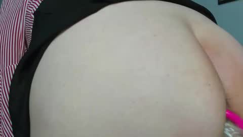 Snapshot of mishell_bons4 chatting on 5, 3, 2026 Mishell Bons online show from 5, 3, 2026