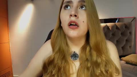 Snapshot of miss_anny18 chatting on 23, 12, 2025 Anny online show from 23, 12, 2025