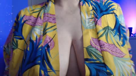 Snapshot of miss_daniels chatting on 5, 2, 2025 liza online show from 5, 2, 2025