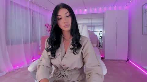 miss_diamond__ online show from 27, 7, 2026