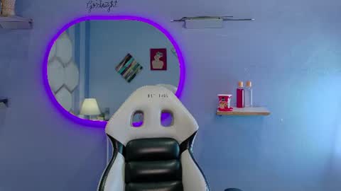 miss_evans_ online show from 23, 6, 2026