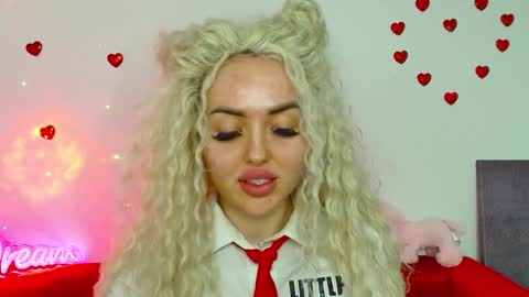 Snapshot of miss_kiten chatting on 2, 2, 2025 miss_kiten online show from 2, 2, 2025