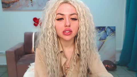 Snapshot of miss_kiten chatting on 11, 2, 2025 miss_kiten online show from 11, 2, 2025